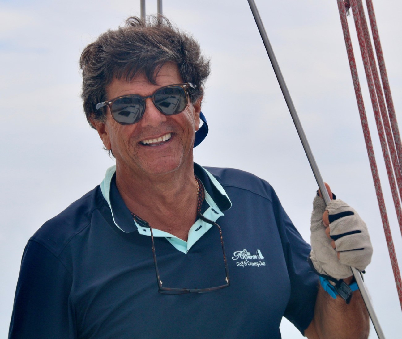 Bernardo Negueruela a bordo de un velero